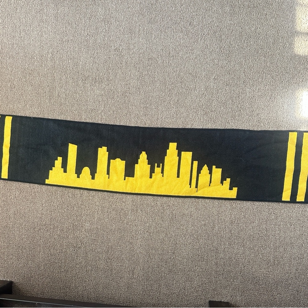 LAFC/Chevron promotional Black and Yellow Cityscape unisex Scarf - Picture 12 of 13